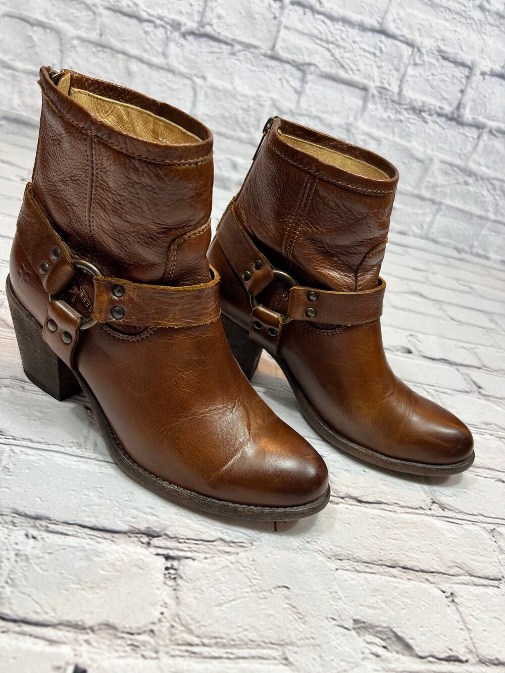 FRYE Harness Boots Back Zip Brown Cognac Leather Tabitha size 8.5 3477 944